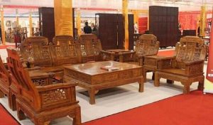 Địa chỉ sản xuất và kinh doanh đồ gỗ nội thất chất lượng tại Nghệ An Cach-giu-do-go-noi-that-sang-bong-300x176