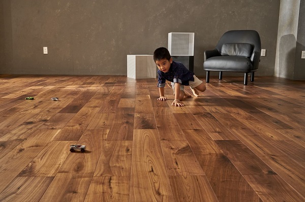 Sàn gỗ kỹ thuật thường có độ ổn định tốt, không dễ bị cong vênh, co ngót như sàn gỗ cứng tự nhiên